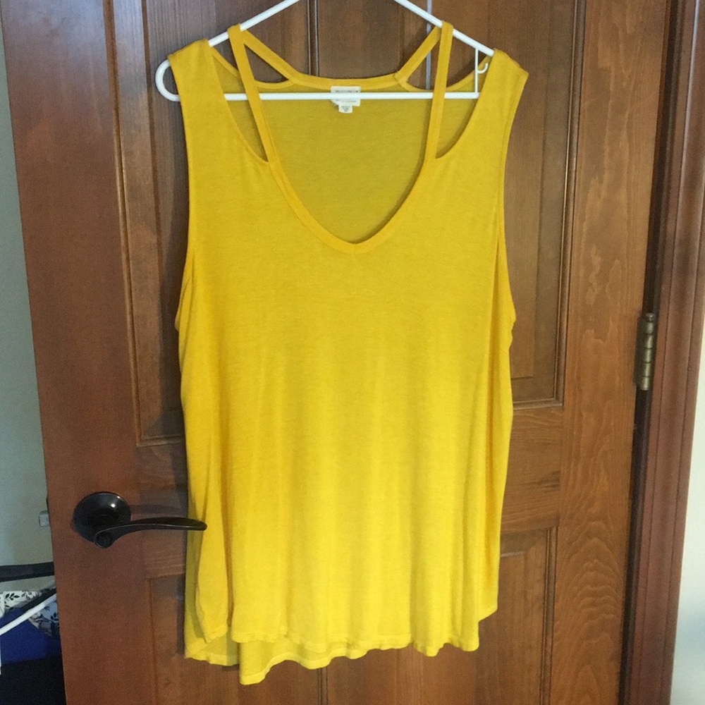 Strapped tank, like new condition